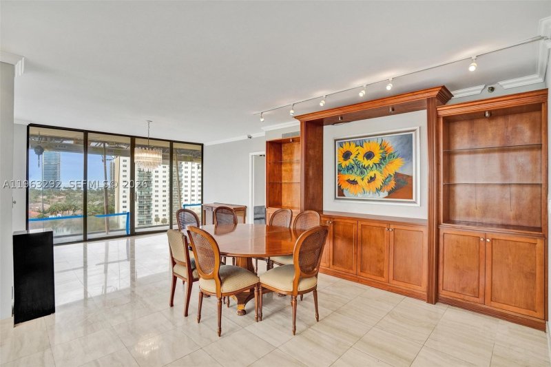 Condo for sale at Turnberry Towers 8K