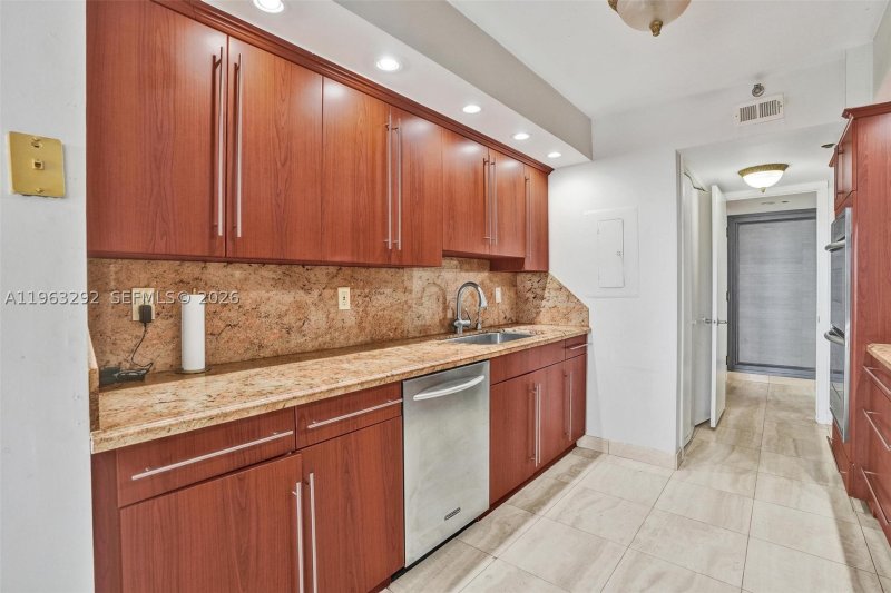Condo for sale at Turnberry Towers 8K