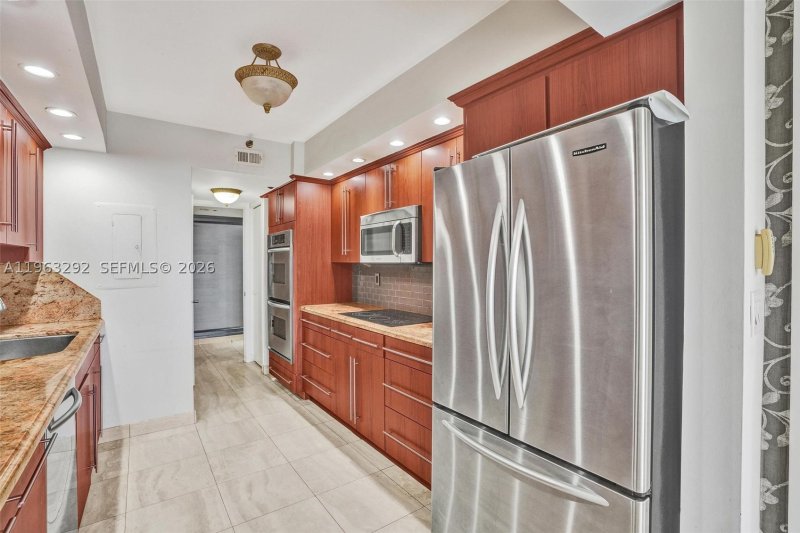Condo for sale at Turnberry Towers 8K