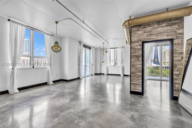 Condo for sale at Uptown Lofts 504