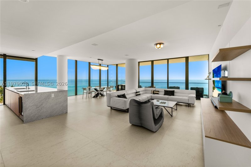 2000 Ocean Apt #8A