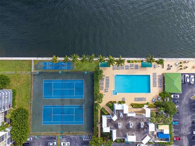 Condo for sale at Oceanview Park 527