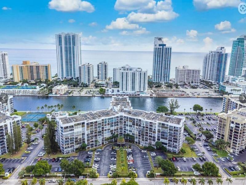 Condo for sale at Oceanview Park 527