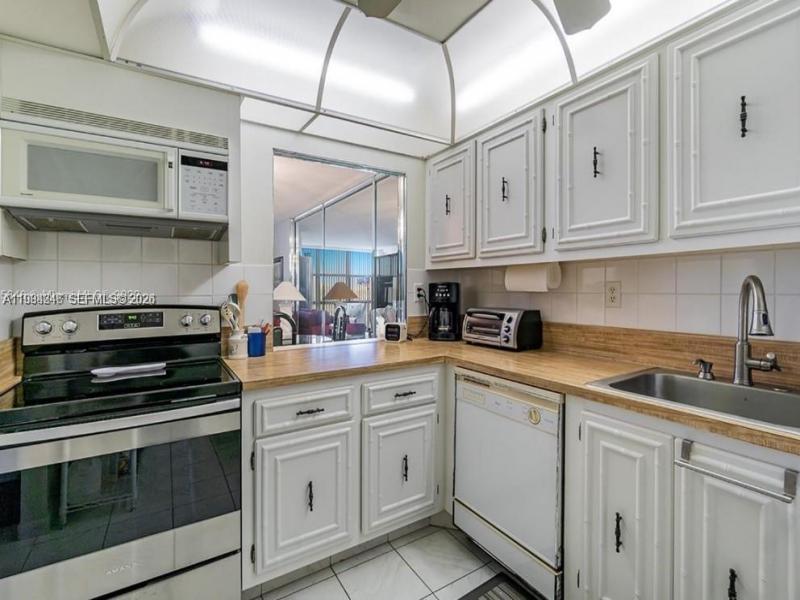 Condo for sale at Oceanview Park 527