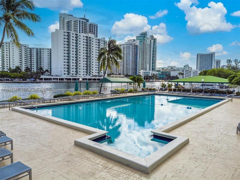 Condo for sale at Oceanview Park 527