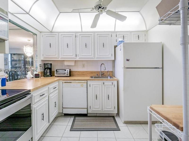 Condo for sale at Oceanview Park 527