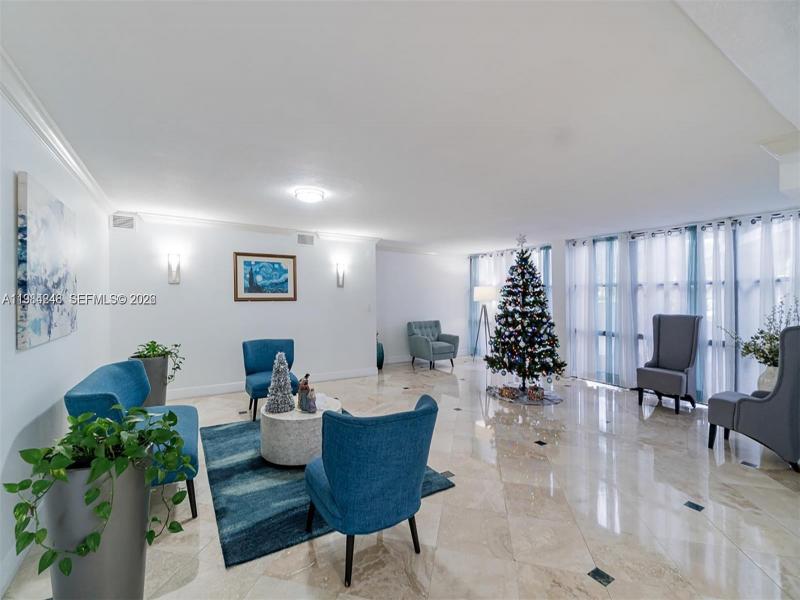 Condo for sale at Oceanview Park 527