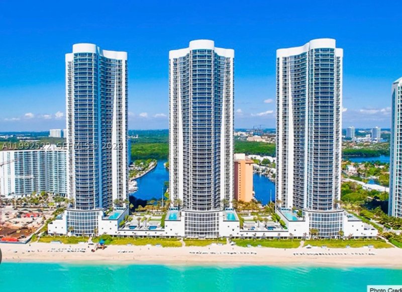 Apartment for rent at Trump Tower One 2102