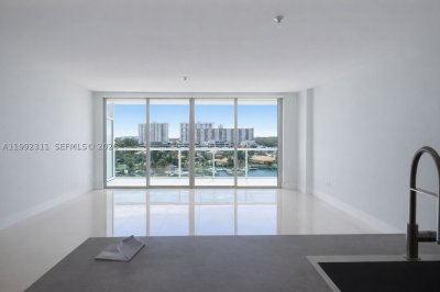 400 Sunny Isles Apt #819
