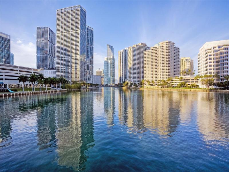 Yacht Club at Brickell Apt #211