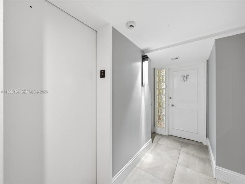 Condo for sale at Sunrise East 7F