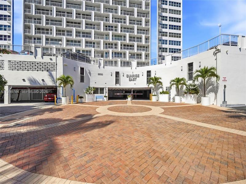 Condo for sale at Sunrise East 7F