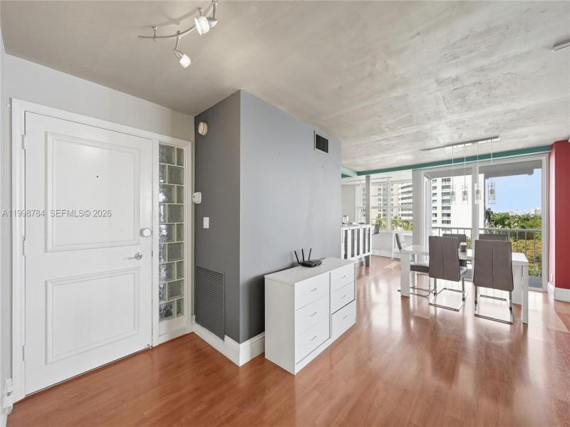 Condo for sale at Sunrise East 7F