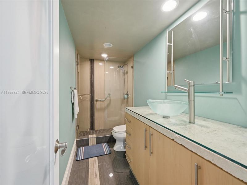 Condo for sale at Sunrise East 7F