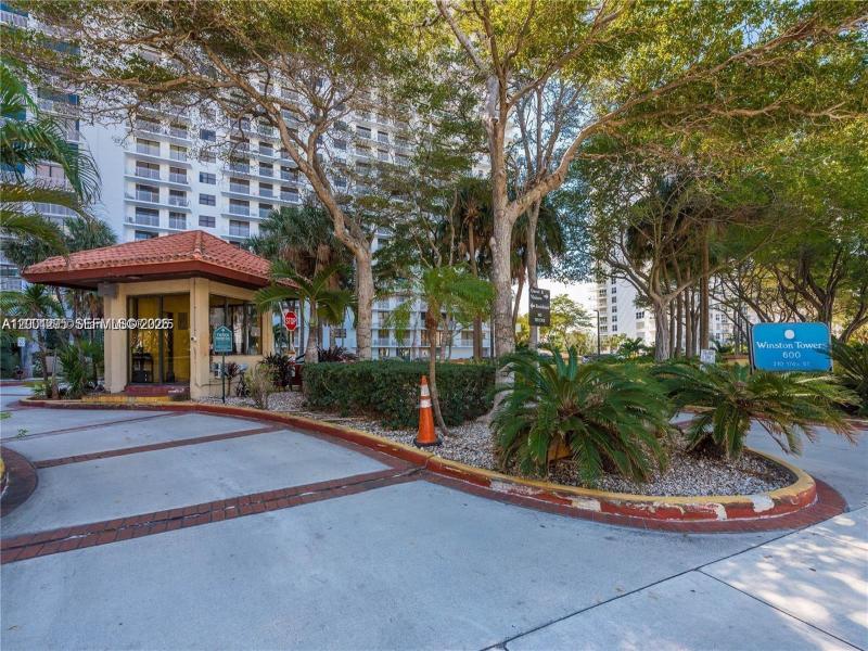Condo for sale at Winston Towers 2202