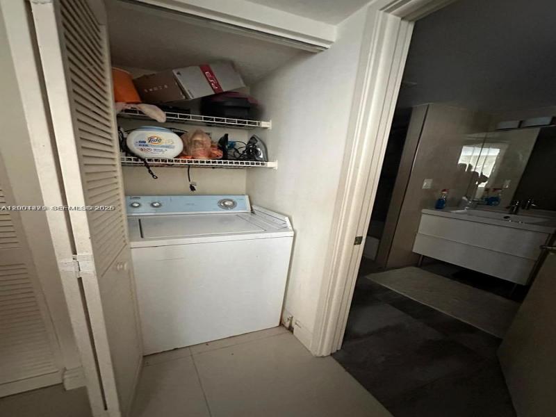 Condo for sale at Winston Towers 2202