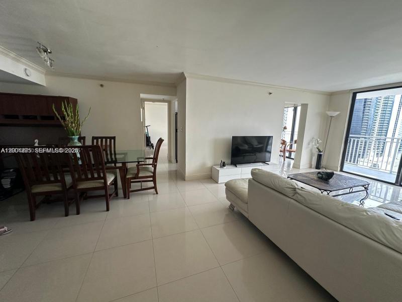 Condo for sale at Winston Towers 2202