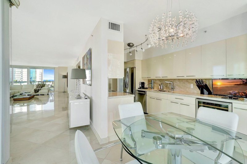Condo for sale at Oceania 4 641