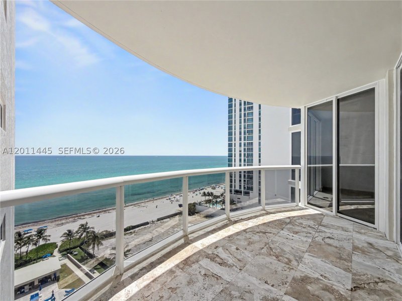 The Pinnacle Apt #1502