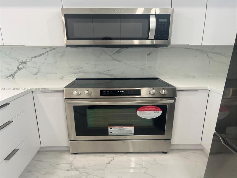 Condo for sale at Alexander Towers 210