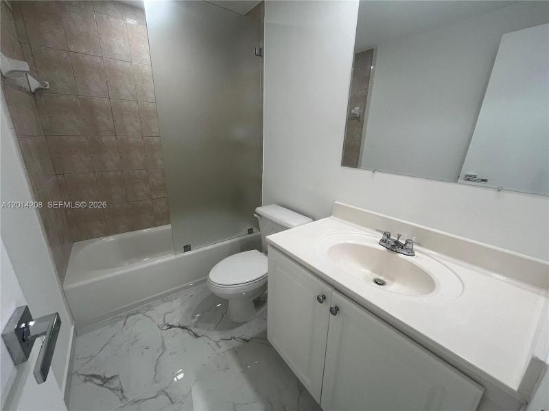 Condo for sale at Alexander Towers 210