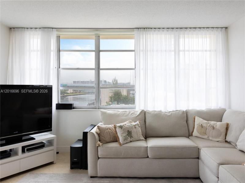 Condo for sale at Imperial Towers 320