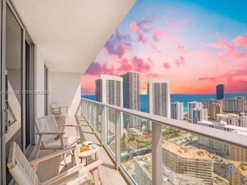Comprar apartamento no Hyde Beach House R2708