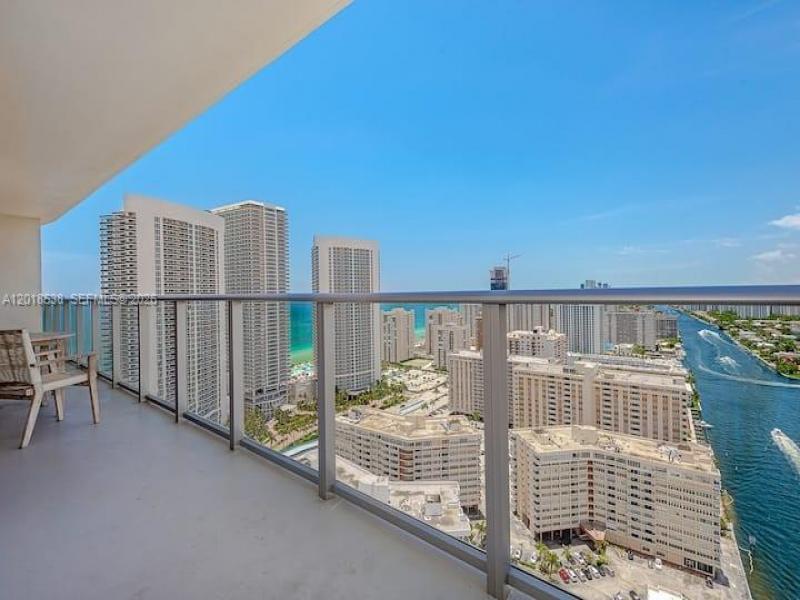 Comprar apartamento no Hyde Beach House R2708