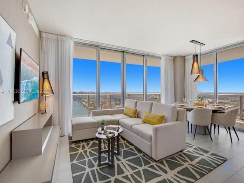 Comprar apartamento no Hyde Beach House R2708