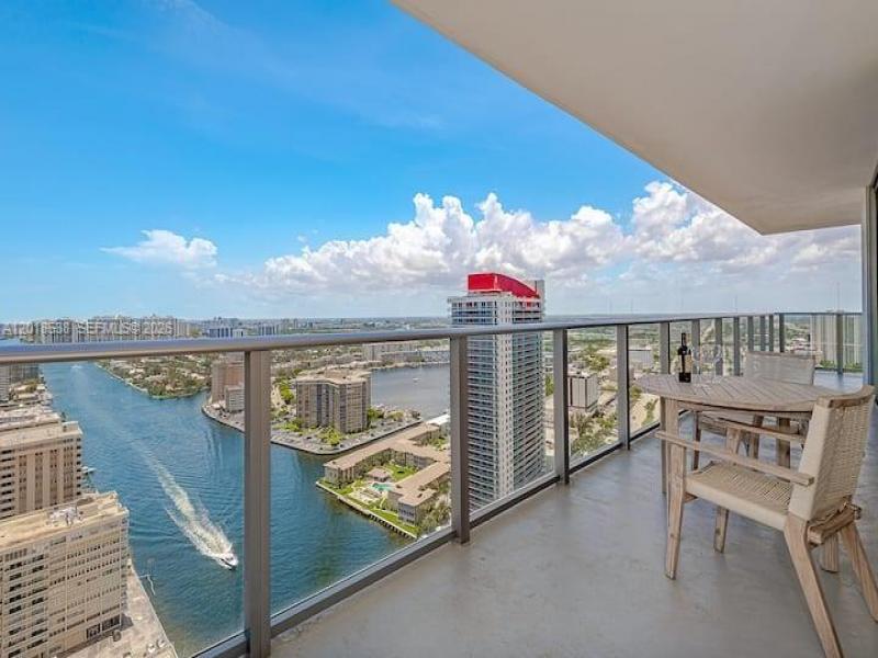 Comprar apartamento no Hyde Beach House R2708