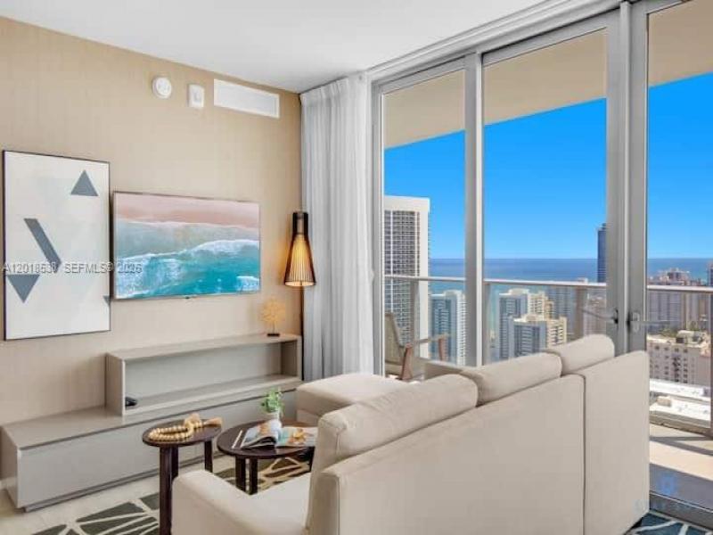 Comprar apartamento no Hyde Beach House R2708