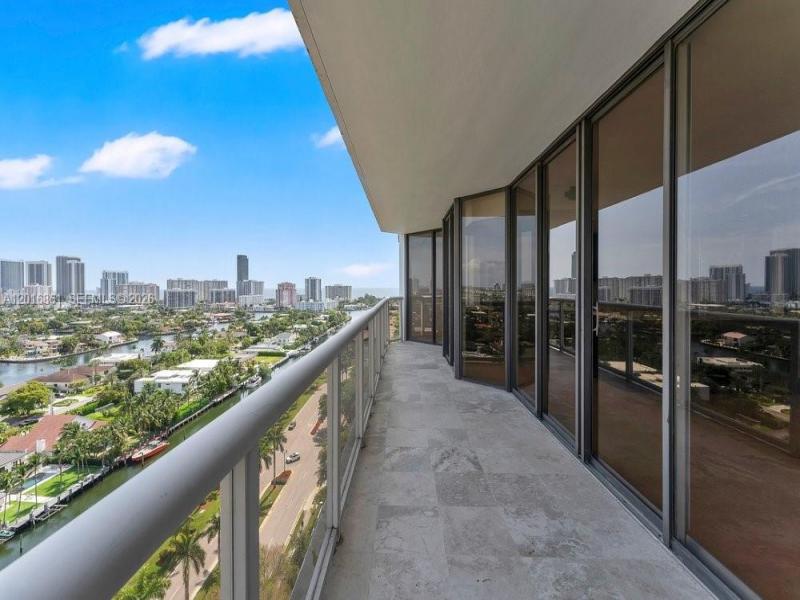 Comprar apartamento en Harbor Tower at Waterways 1801