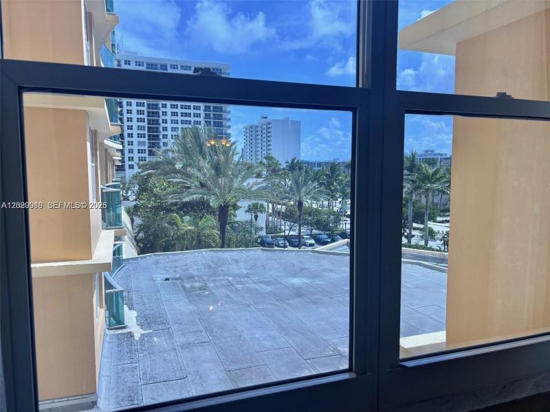 Condo for sale at The Wave Condo 433