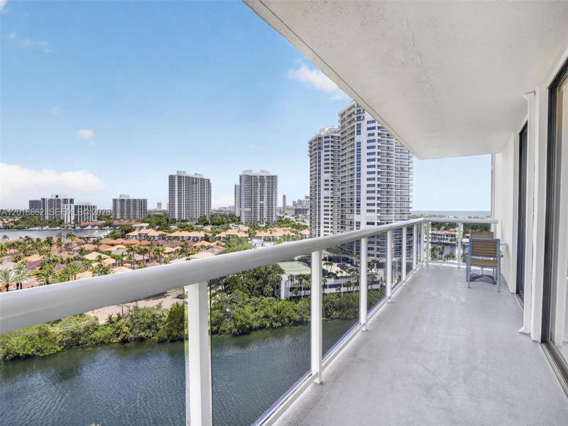 Condo for sale at Waterview 1431