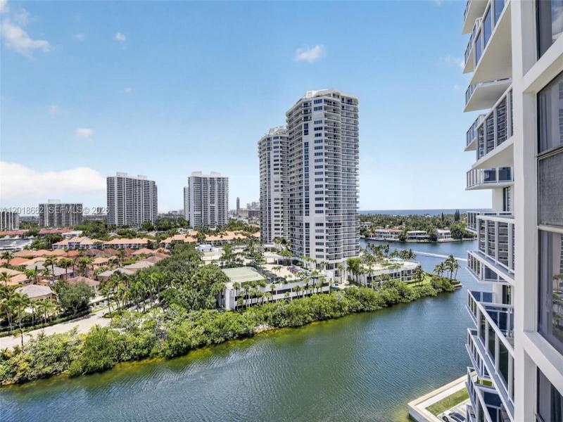 Condo for sale at Waterview 1431