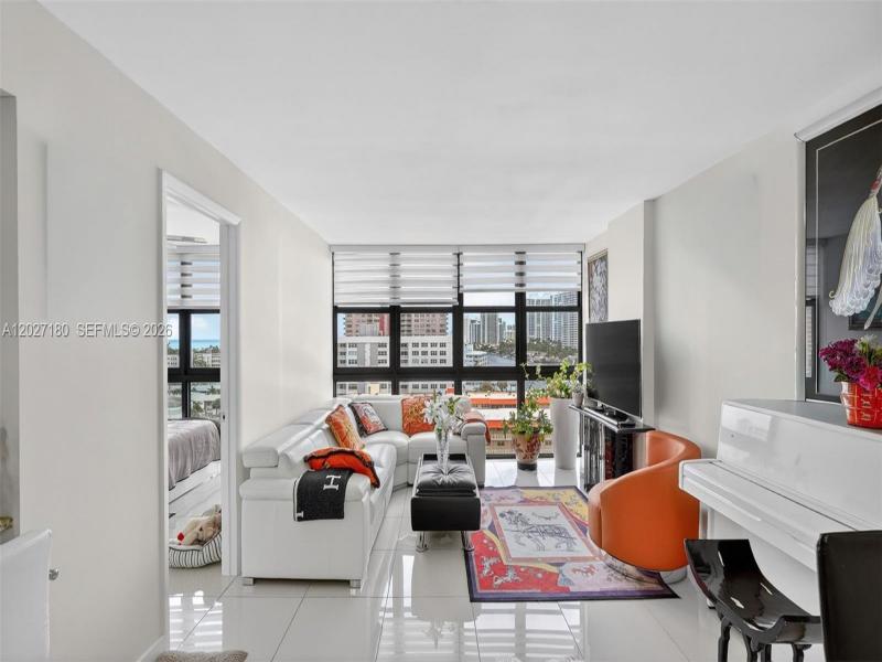 Condo for sale at Avant Garde 1104