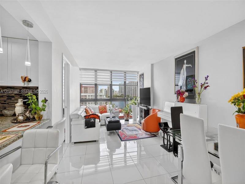Condo for sale at Avant Garde 1104