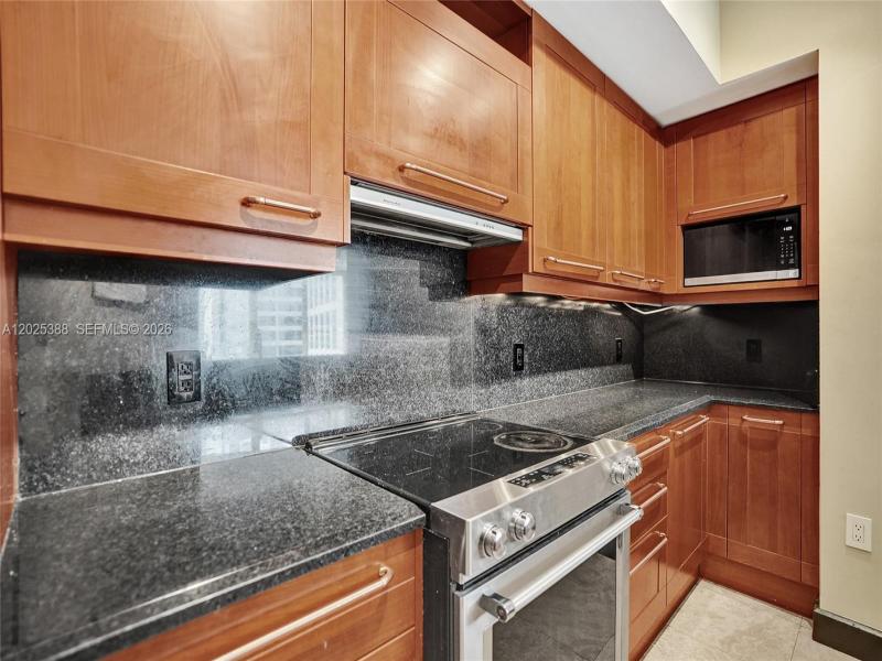 Condo for sale at Las Olas River House 1608