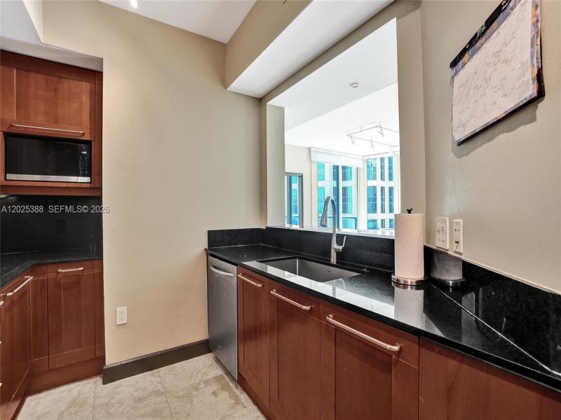 Condo for sale at Las Olas River House 1608