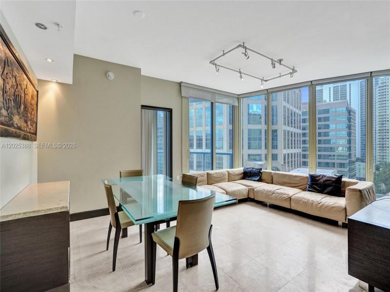 Condo for sale at Las Olas River House 1608
