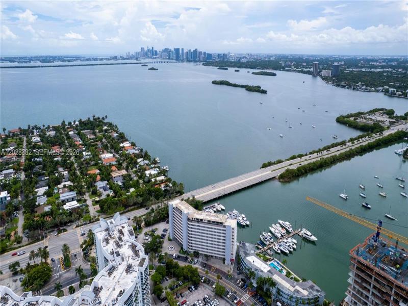 Comprar apartamento en Bayshore Yacht Tennis Club 810