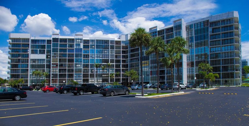 Condo for sale at Oceanview Park 411