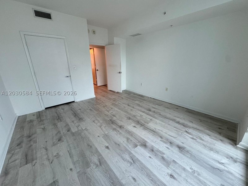 Aluguel de apartamento no Vizcayne Everglades On The Bay 2105