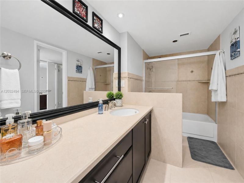 Comprar apartamento en Arlen Beach 1711