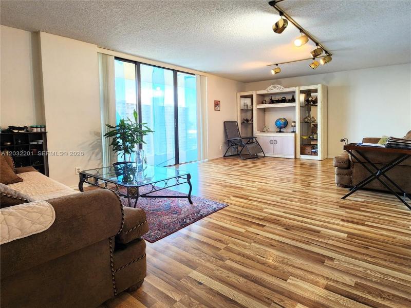Comprar apartamento no Biscayne Cove 1710