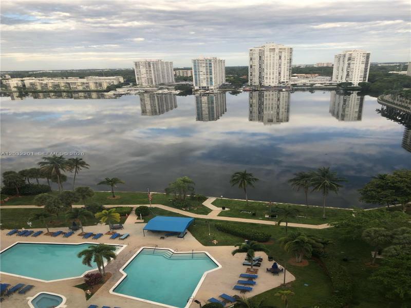 Comprar apartamento no Biscayne Cove 1710