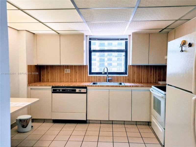 Comprar apartamento no Biscayne Cove 1710
