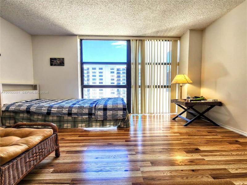 Comprar apartamento no Biscayne Cove 1710