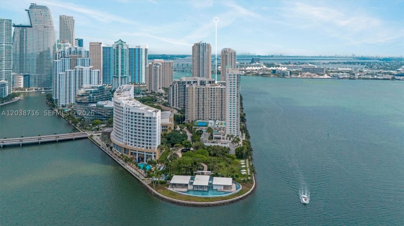 Apartment for rent at Isola Brickell Key 2016