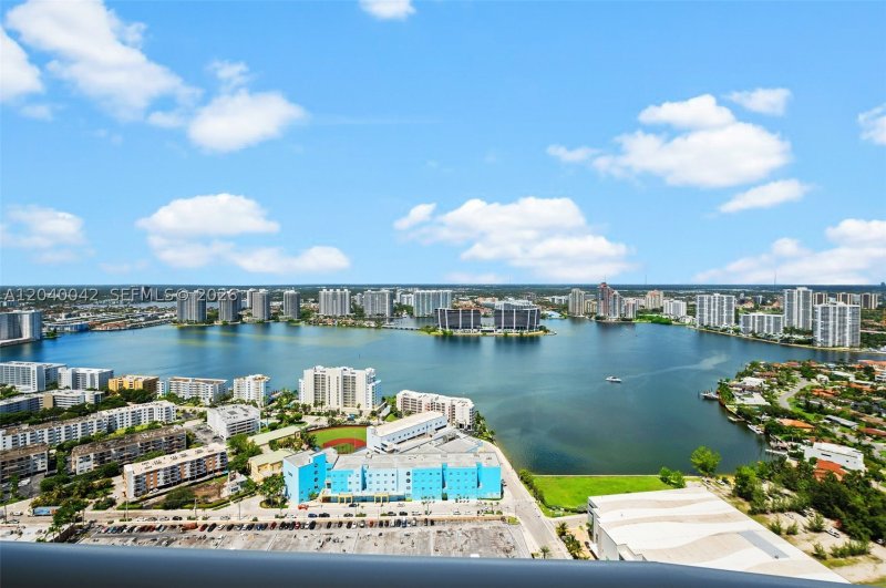 Apartment for rent at Trump Royale 5201